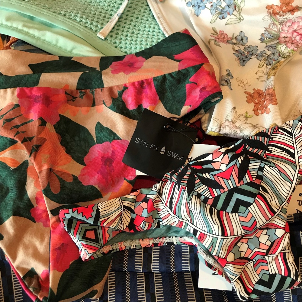 BIKINI BOTTOMS MYSTERY BOX 4 PIECE NWT - Picture 3 of 3